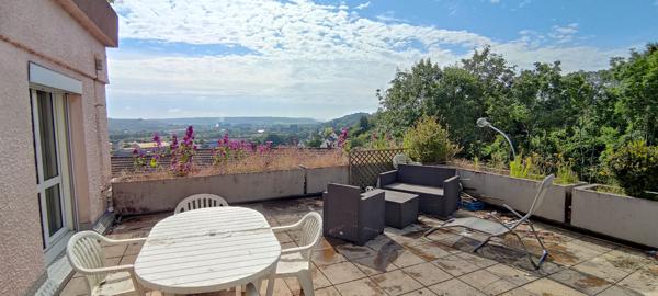 À VENDRE JOLI 3 PIÈCES 73.68 m2 AVEC TERRASSE ET VUE DÉGAGÉE.
