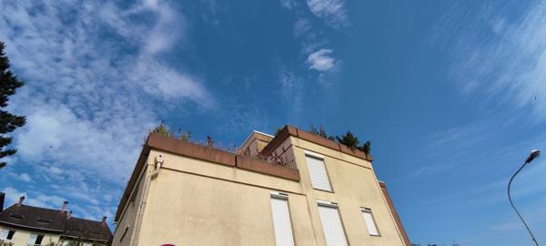 À VENDRE JOLI 3 PIÈCES 73.68 m2 AVEC TERRASSE ET VUE DÉGAGÉE.