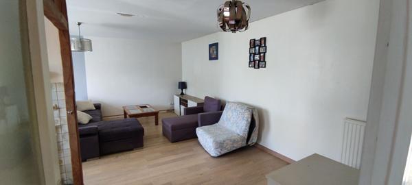 À VENDRE JOLI 3 PIÈCES 73.68 m2 AVEC TERRASSE ET VUE DÉGAGÉE.