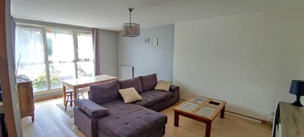 À VENDRE JOLI 3 PIÈCES 73.68 m2 AVEC TERRASSE ET VUE DÉGAGÉE.