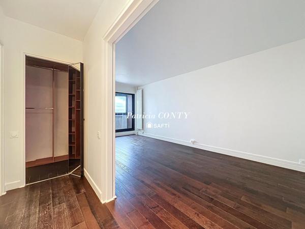 Studio lumineux avec vue sur le lac de Créteil