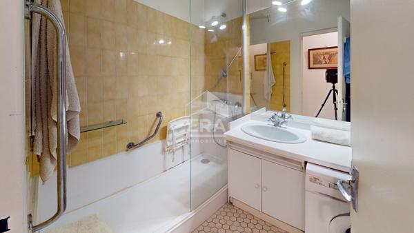 Paris 19ème  Rez-de-jardin  2/ 3 pièces  de  54 m2