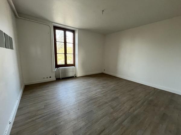 Immeuble à vendre |  Éguzon-Chantôme |  535 m²