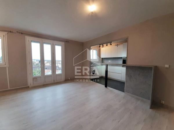LOCATION MEUBLEE - PAU - T2 de 52 m² avec place de parking et balcon