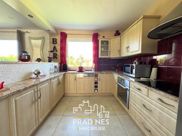 Maison de plain pied avec grand jardin - plateau de Montrond