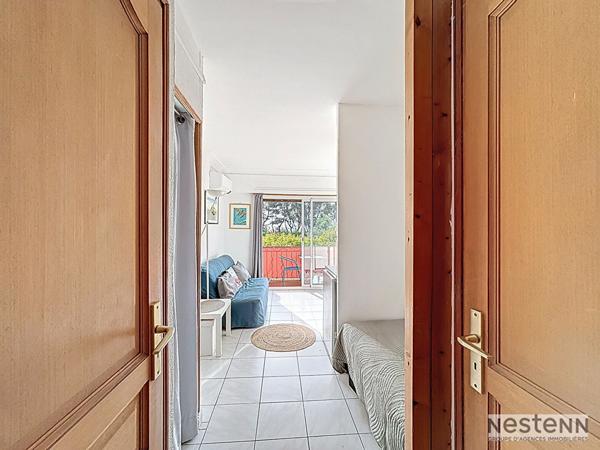 Charmant Appartement à Vendre à Antibes avec Vue Mer !