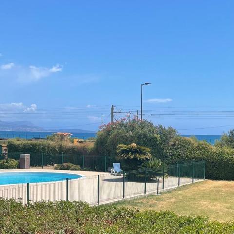 Charmant Appartement à Vendre à Antibes avec Vue Mer !