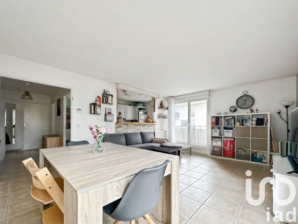 Appartement 4 pièces de 75 m² à Sainte-Geneviève-des-Bois (91700)