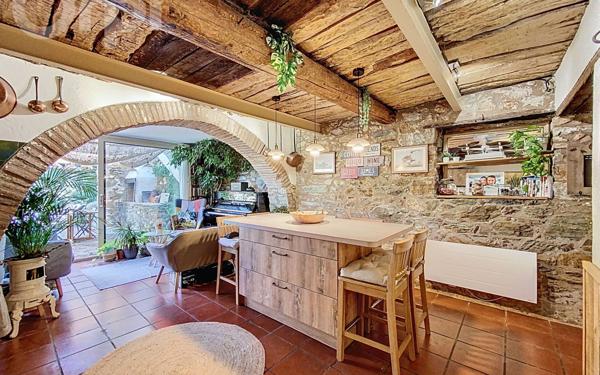 Maison à vendre    5 pièces •  Montauriol