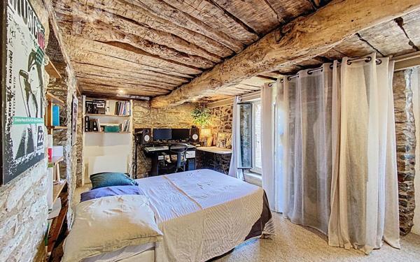 Maison à vendre    5 pièces •  Montauriol