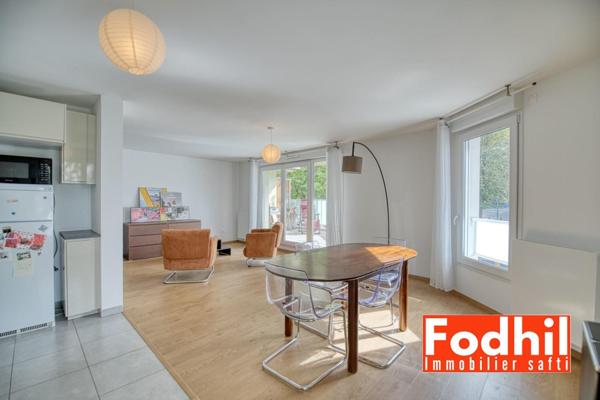 Appartement 3 pièces de 70 m²- 1er étage avec terrasse de 10 m²- Parking en sous-sol.