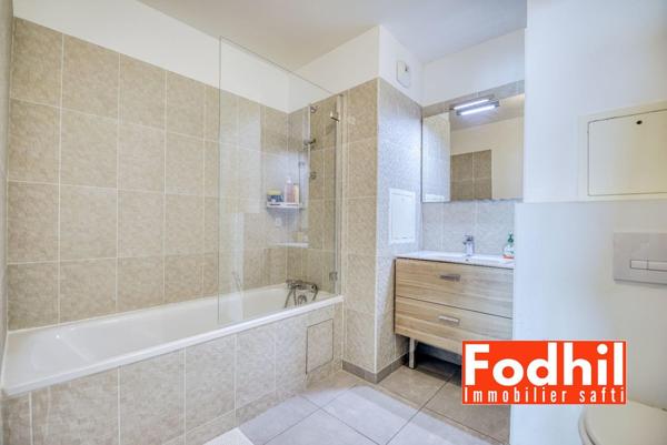 Appartement 3 pièces de 70 m²- 1er étage avec terrasse de 10 m²- Parking en sous-sol.