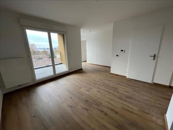 Appartement à louer 609 € CC VILLENAVE D ORNON 2 p 40 m² DPE A