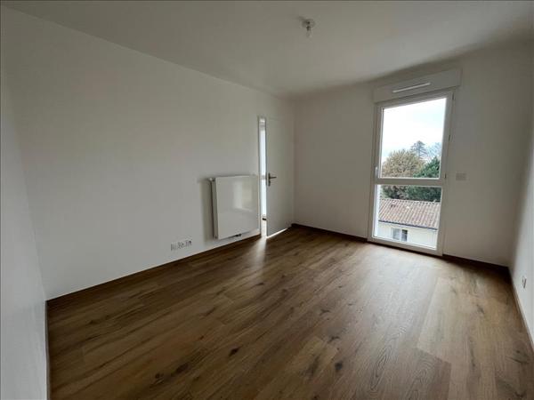Appartement à louer 609 € CC VILLENAVE D ORNON 2 p 40 m² DPE A