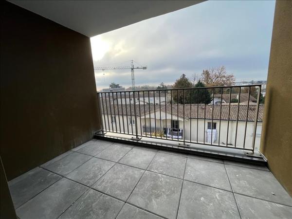 Appartement à louer 609 € CC VILLENAVE D ORNON 2 p 40 m² DPE A