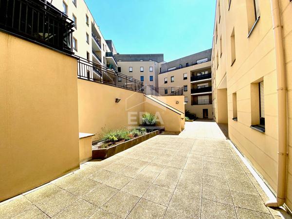 Superbe F4 de 94 m² + parking + 2 balcons Rouen droite