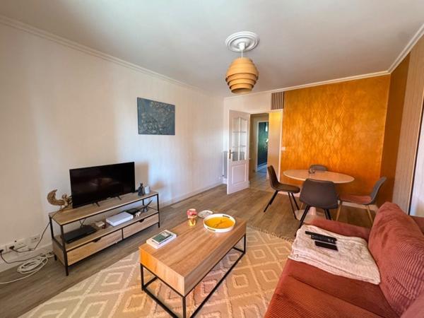 Appartement à louer 799 € CC St-Cyr-sur-Loire 3 p 65 m² DPE D