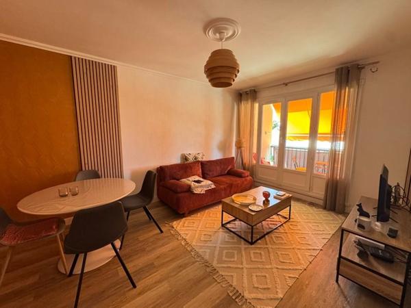 Appartement à louer 799 € CC St-Cyr-sur-Loire 3 p 65 m² DPE D