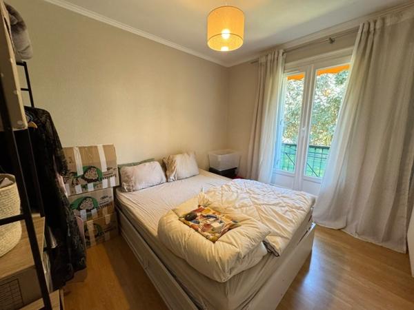 Appartement à louer 799 € CC St-Cyr-sur-Loire 3 p 65 m² DPE D