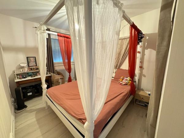 Appartement à louer 799 € CC St-Cyr-sur-Loire 3 p 65 m² DPE D