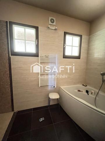 Talence centre ville maison indépendante 4 chambres + 2 bureaux implantée sur un terrain de plus de 300m² à proximité du tram