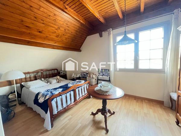 Talence centre ville maison indépendante 4 chambres + 2 bureaux implantée sur un terrain de plus de 300m² à proximité du tram