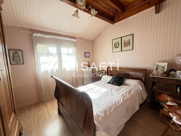 Talence centre ville maison indépendante 4 chambres + 2 bureaux implantée sur un terrain de plus de 300m² à proximité du tram