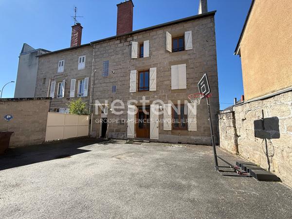Maison à louer de 161 m2 - 5 chambres - un garage - une cour - à 10 minutes à pied du centre-ville
