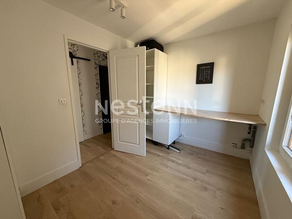 Maison à louer de 161 m2 - 5 chambres - un garage - une cour - à 10 minutes à pied du centre-ville