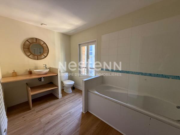 Maison à louer de 161 m2 - 5 chambres - un garage - une cour - à 10 minutes à pied du centre-ville