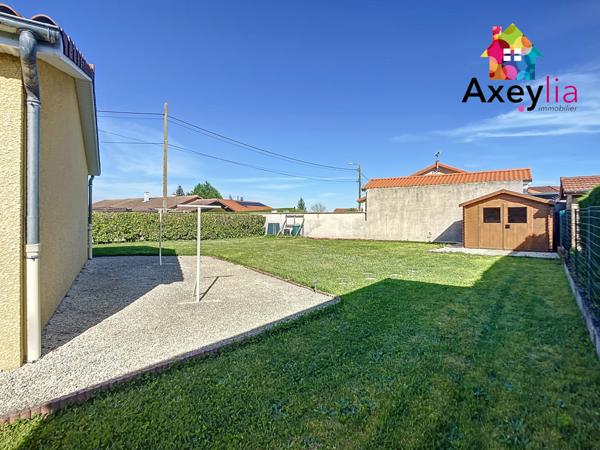 Saint-Jean-Saint-Maurice-sur-Loire (42155) A VENDRE - SAINT-JEAN-SAINT-MAURICE - MAISON DE PLAIN-PIED DE 2007 AVEC TROIS CHAMBRES, GARAGE ET TERRAIN