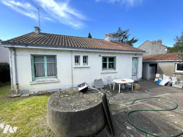 A VENDRE - REZE - Mairie - A RENOVER - Maison de plain-pied d'env 70.44m² sur 678m² de terrain