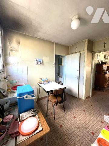 A VENDRE - REZE - Mairie - A RENOVER - Maison de plain-pied d'env 70.44m² sur 678m² de terrain