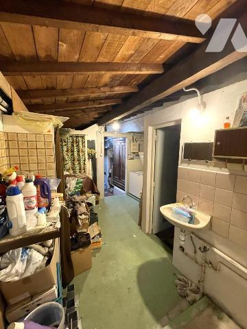 A VENDRE - REZE - Mairie - A RENOVER - Maison de plain-pied d'env 70.44m² sur 678m² de terrain