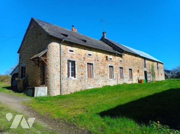 Un corps de ferme comprenant  une maison d'habitation, des dépendances et 1,78 hectares