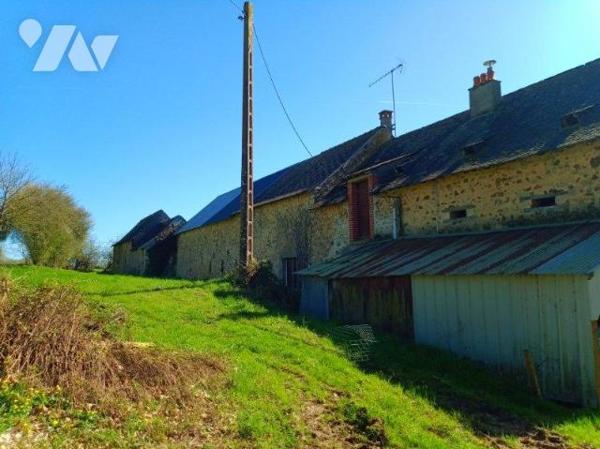Un corps de ferme comprenant  une maison d'habitation, des dépendances et 1,78 hectares