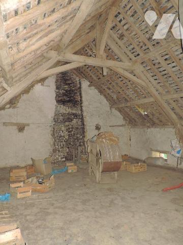 Un corps de ferme comprenant  une maison d'habitation, des dépendances et 1,78 hectares