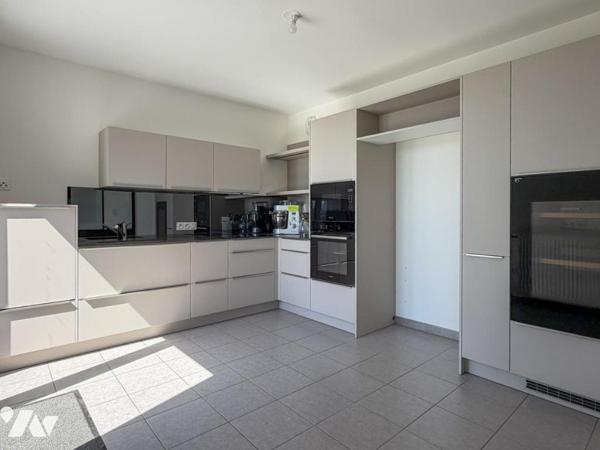 ST HERBLAIN BOURG - DERNIER ETAGE - 2 CHAMBRES - TERASSE - VUE DEGAGÉE