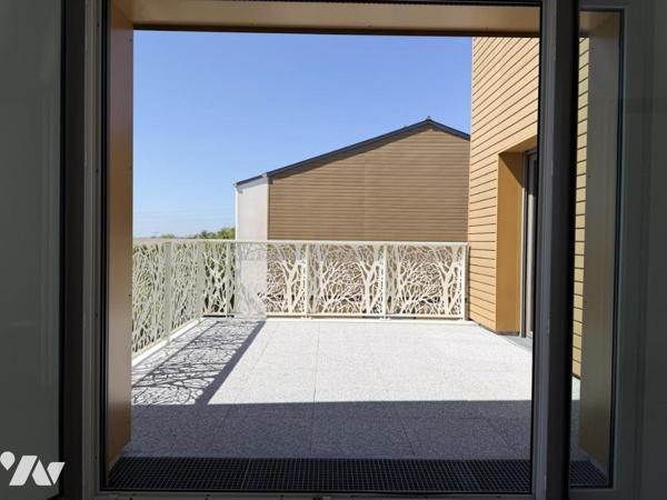 ST HERBLAIN BOURG - DERNIER ETAGE - 2 CHAMBRES - TERASSE - VUE DEGAGÉE