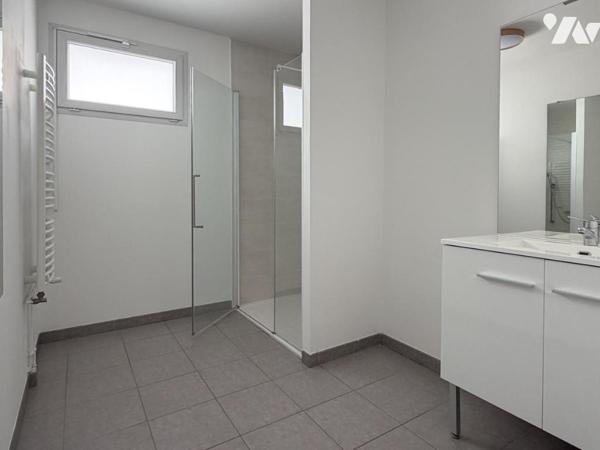 ST HERBLAIN BOURG - DERNIER ETAGE - 2 CHAMBRES - TERASSE - VUE DEGAGÉE
