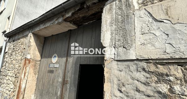Location Local commercial 1 pièce 75 m² - Melun 77000