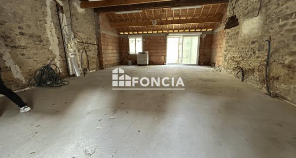 Location Local commercial 1 pièce 75 m² - Melun 77000