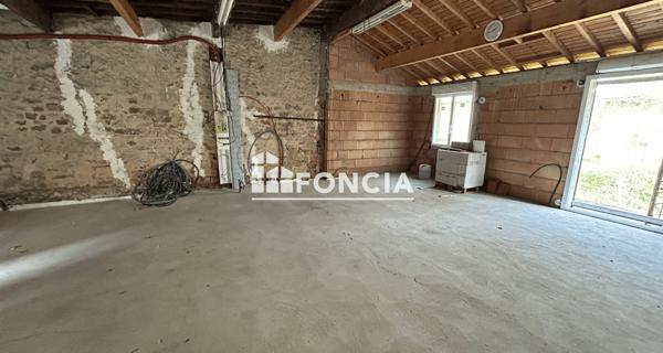 Location Local commercial 1 pièce 75 m² - Melun 77000