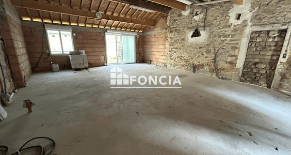 Location Local commercial 1 pièce 75 m² - Melun 77000