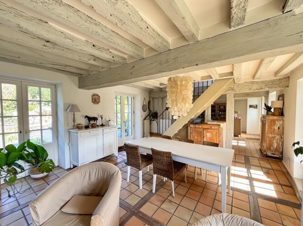 Maison
         5 pièces
        - 183 m² Bien prestige 499 000 € *