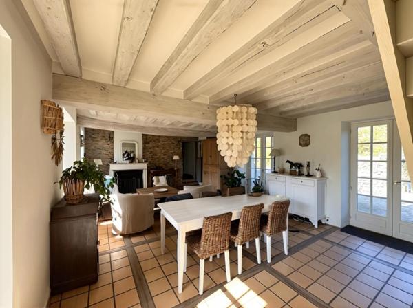 Maison
         5 pièces
        - 183 m² Bien prestige 499 000 € *