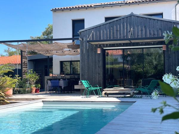 Vente Maison La rochelle 1 245 000 € HAI - 167 m2 - 4 Chambres - Réf. 834-TERREETMER17_834