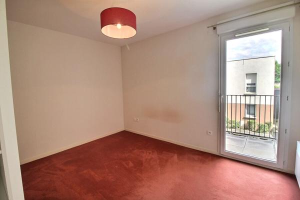 Appartement F2 avec balcon et place de parking à Epernon secteur gare