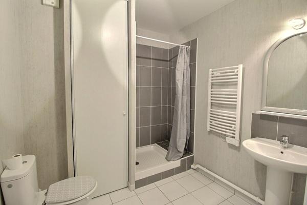 Appartement F2 avec balcon et place de parking à Epernon secteur gare