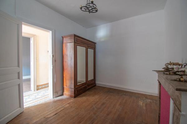 Maison mitoyenne à rénover entièrement